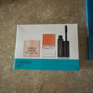 Clinique Trio Set with Teal and Peach Accents